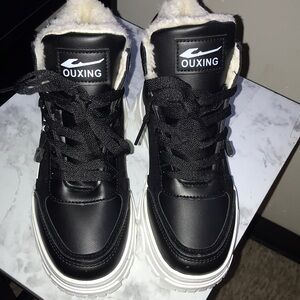 Fashion warm boots 🥾🖤🤍